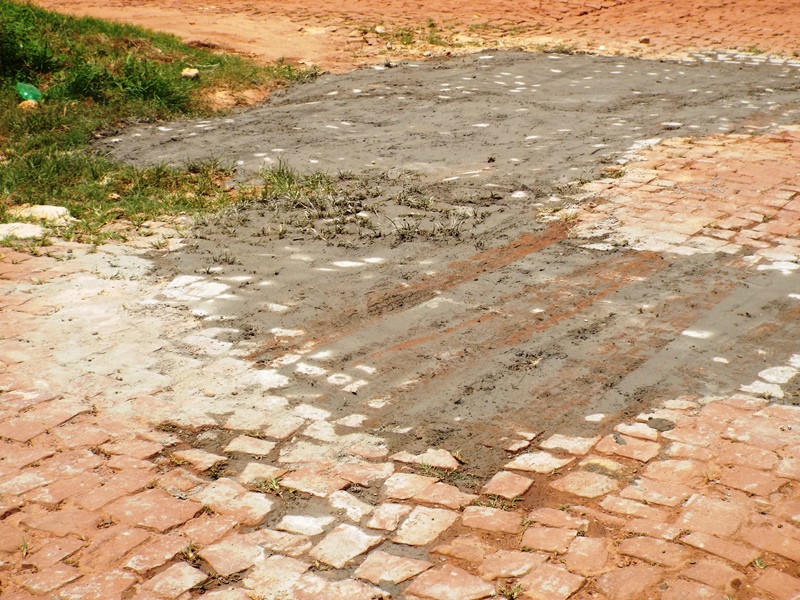 Município continua recuperando os trechos de calçamentos danificados com as chuvas   - Imagem 3