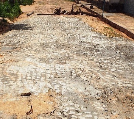 Município continua recuperando os trechos de calçamentos danificados com as chuvas  