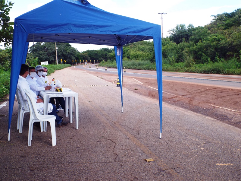 Ônibus de São Paulo com destino a Pedro II é parado na barreira sanitária na entrada da cidade   - Imagem 2