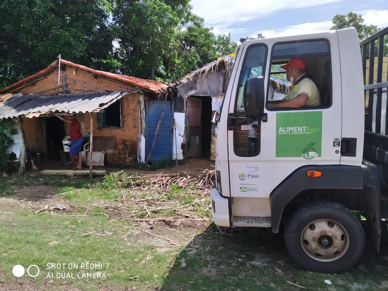 Família é retirada de área de riscos em Monsenhor Gil - Imagem 2