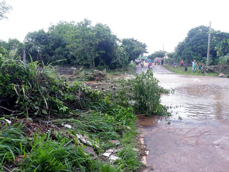 Forte chuva provoca rompimento da parede de barragem e desabriga famílias  - Imagem 36