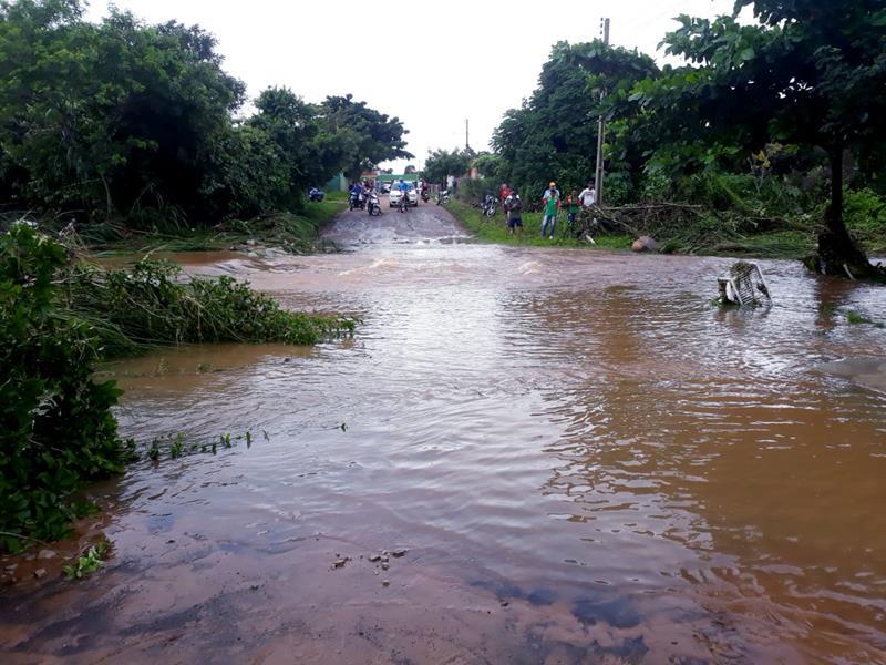 Forte chuva provoca rompimento da parede de barragem e desabriga famílias  - Imagem 35