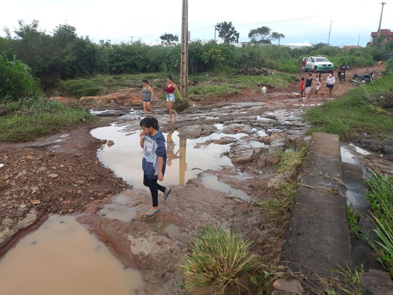 Forte chuva provoca rompimento da parede de barragem e desabriga famílias  - Imagem 41