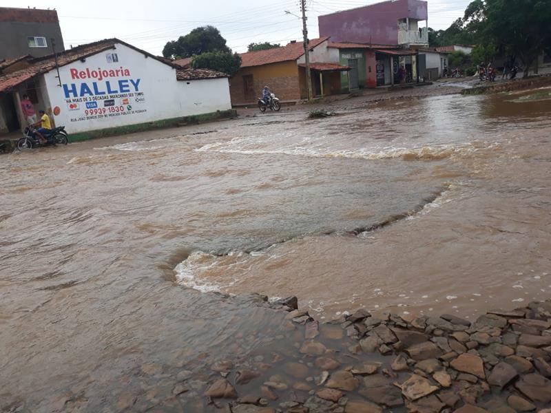 Forte chuva provoca rompimento da parede de barragem e desabriga famílias  - Imagem 30