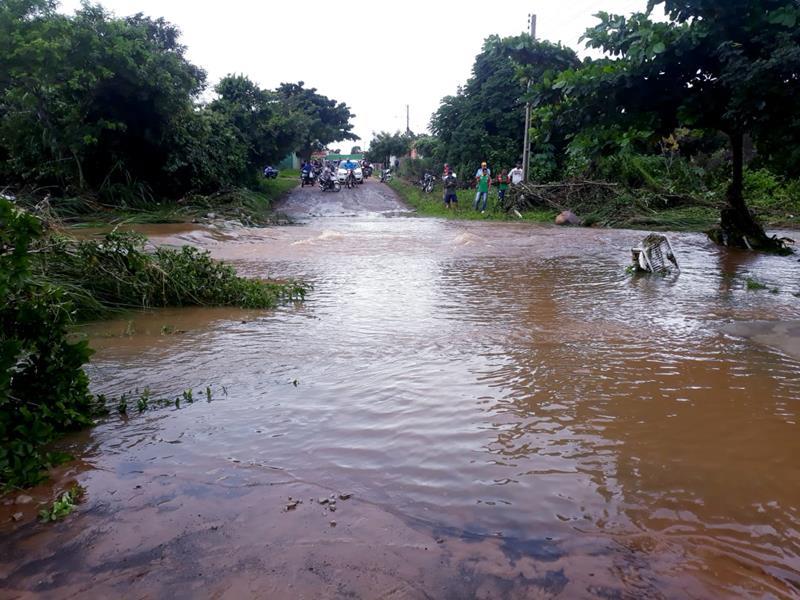 Forte chuva provoca rompimento da parede de barragem e desabriga famílias  - Imagem 33