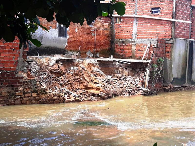 Equipe da SEMAS visita famílias do Bairro Chapadinha que também tiveram prejuízos com o rompimento da barragem  - Imagem 2