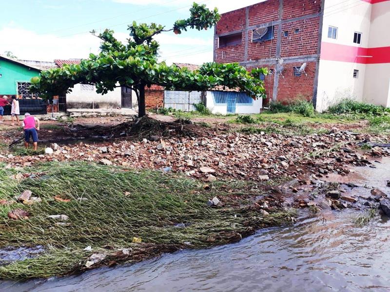 Equipe da SEMAS visita famílias do Bairro Chapadinha que também tiveram prejuízos com o rompimento da barragem  - Imagem 33