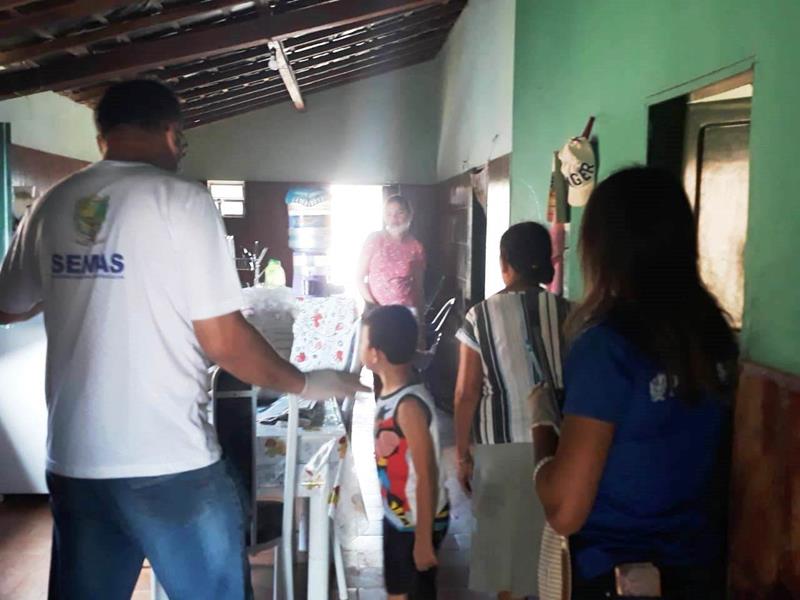 Equipe da SEMAS visita famílias do Bairro Chapadinha que também tiveram prejuízos com o rompimento da barragem  - Imagem 8