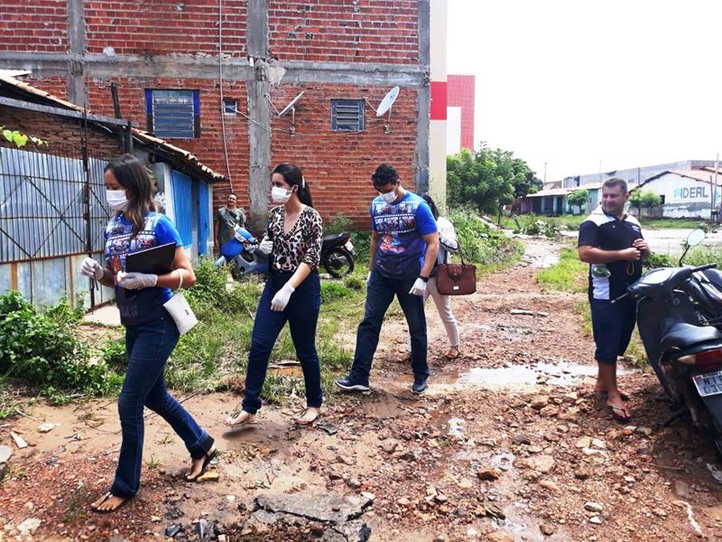 Equipe da SEMAS visita famílias do Bairro Chapadinha que também tiveram prejuízos com o rompimento da barragem  - Imagem 11