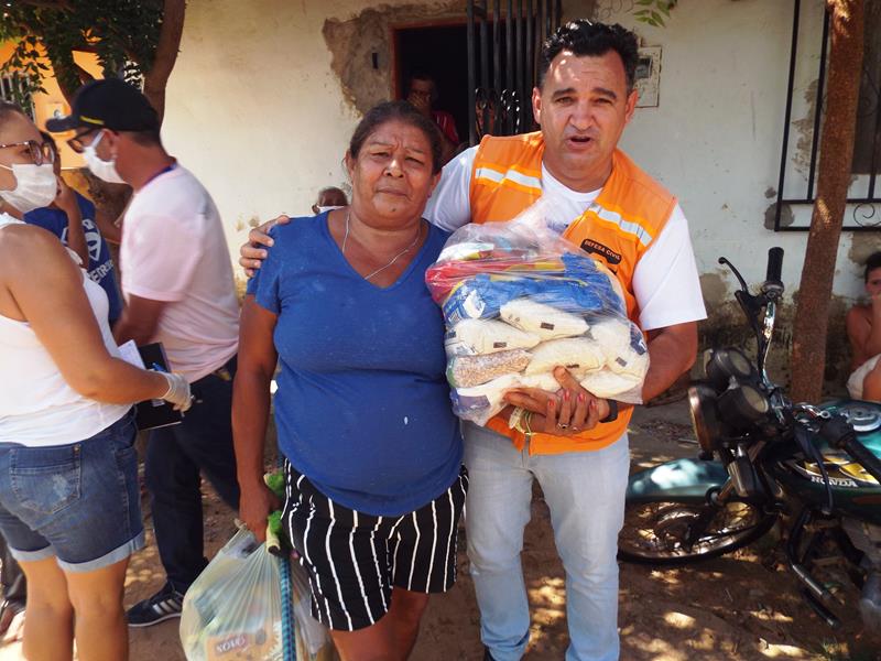 Município faz entrega de cestas de alimentos, roupas, e colchões as famílias dos Bairros Barragem e Cristo Rei - Imagem 51