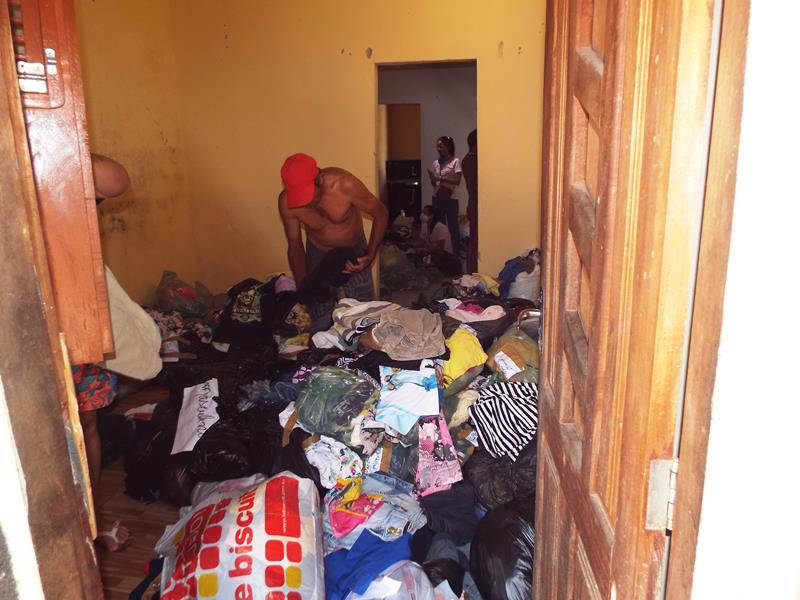 Município faz entrega de cestas de alimentos, roupas, e colchões as famílias dos Bairros Barragem e Cristo Rei - Imagem 73