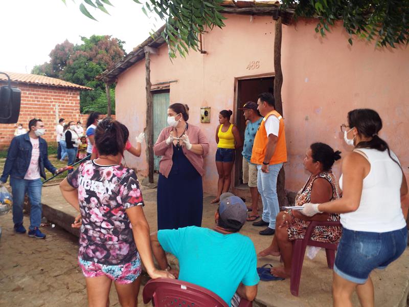 Município faz entrega de cestas de alimentos, roupas, e colchões as famílias dos Bairros Barragem e Cristo Rei - Imagem 29