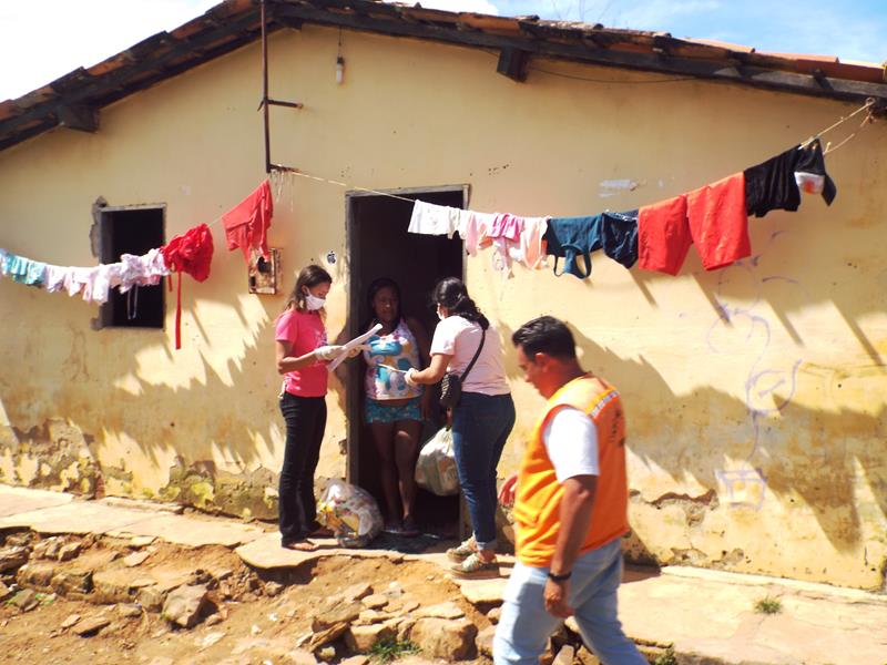 Município faz entrega de cestas de alimentos, roupas, e colchões as famílias dos Bairros Barragem e Cristo Rei - Imagem 56