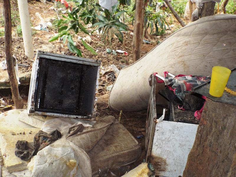 Município faz entrega de cestas de alimentos, roupas, e colchões as famílias dos Bairros Barragem e Cristo Rei - Imagem 19