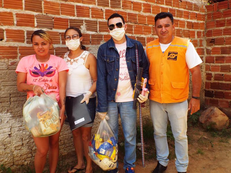 Município faz entrega de cestas de alimentos, roupas, e colchões as famílias dos Bairros Barragem e Cristo Rei - Imagem 47
