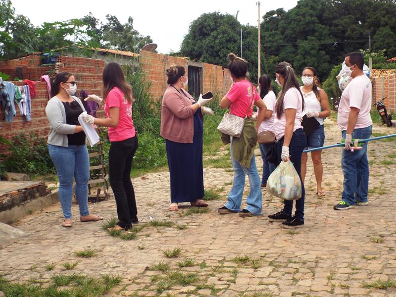 Município faz entrega de cestas de alimentos, roupas, e colchões as famílias dos Bairros Barragem e Cristo Rei - Imagem 35