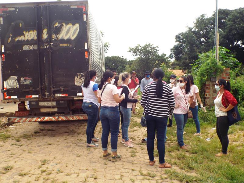 Município faz entrega de cestas de alimentos, roupas, e colchões as famílias dos Bairros Barragem e Cristo Rei - Imagem 15