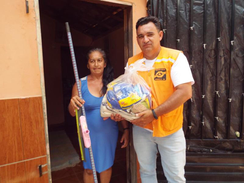 Município faz entrega de cestas de alimentos, roupas, e colchões as famílias dos Bairros Barragem e Cristo Rei - Imagem 65