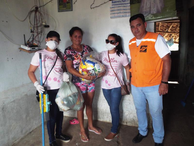 Município faz entrega de cestas de alimentos, roupas, e colchões as famílias dos Bairros Barragem e Cristo Rei - Imagem 16