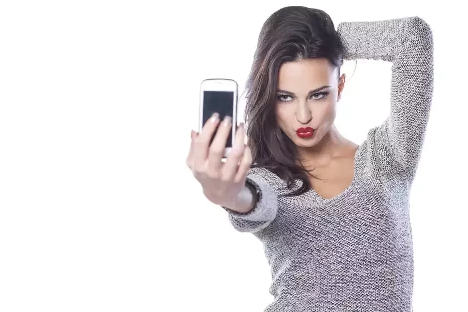 Descubra quais os signos que amam se exibir nas redes sociais - imagem 16895