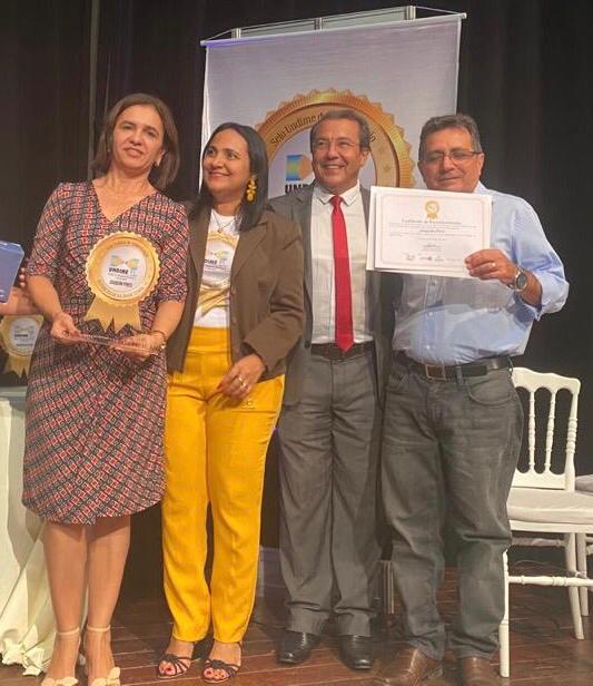 Prefeito Genival Bezerra e primeira-dama participam da entrega do Selo Undime de Alfabetização - Imagem 1