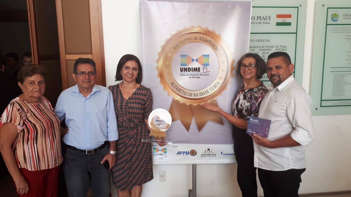 Prefeito Genival Bezerra e primeira-dama participam da entrega do Selo Undime de Alfabetização - Imagem 2