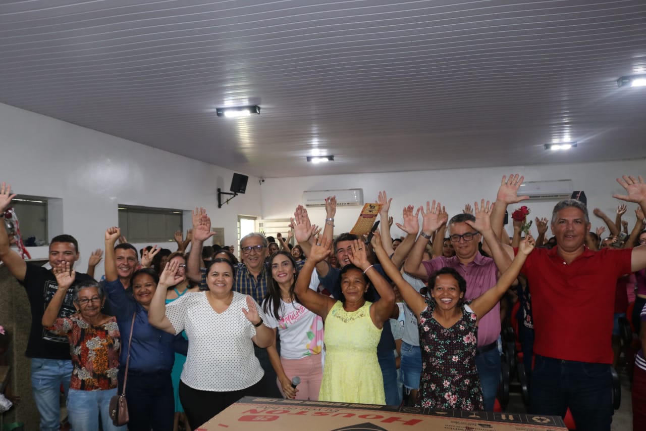 Mulheres de Monsenhor Gil ganham big festa em seu dia - Imagem 1