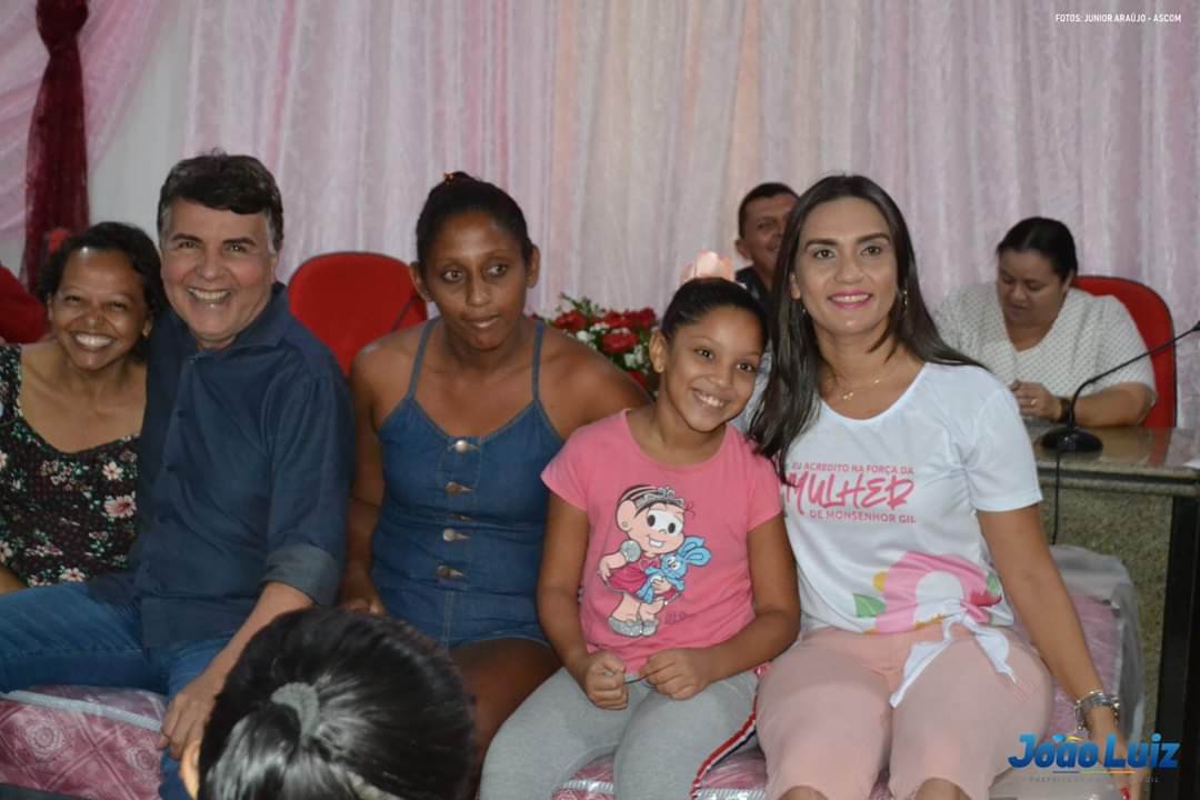Mulheres de Monsenhor Gil ganham big festa em seu dia - Imagem 7