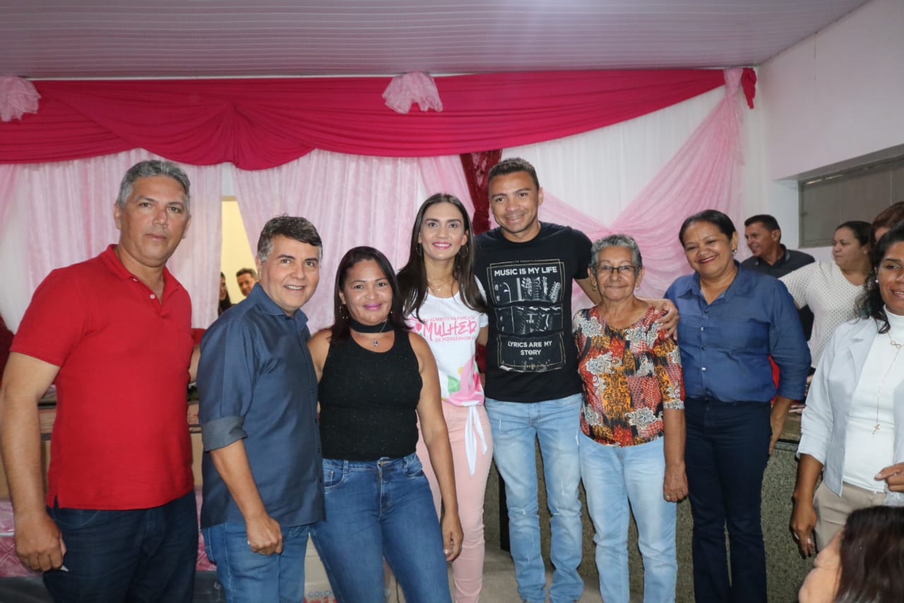 Mulheres de Monsenhor Gil ganham big festa em seu dia - Imagem 13