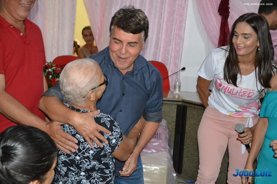 Mulheres de Monsenhor Gil ganham big festa em seu dia - Imagem 5
