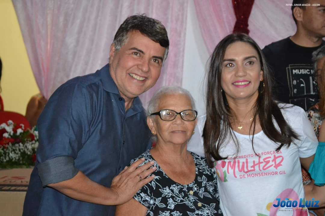 Mulheres de Monsenhor Gil ganham big festa em seu dia - Imagem 4