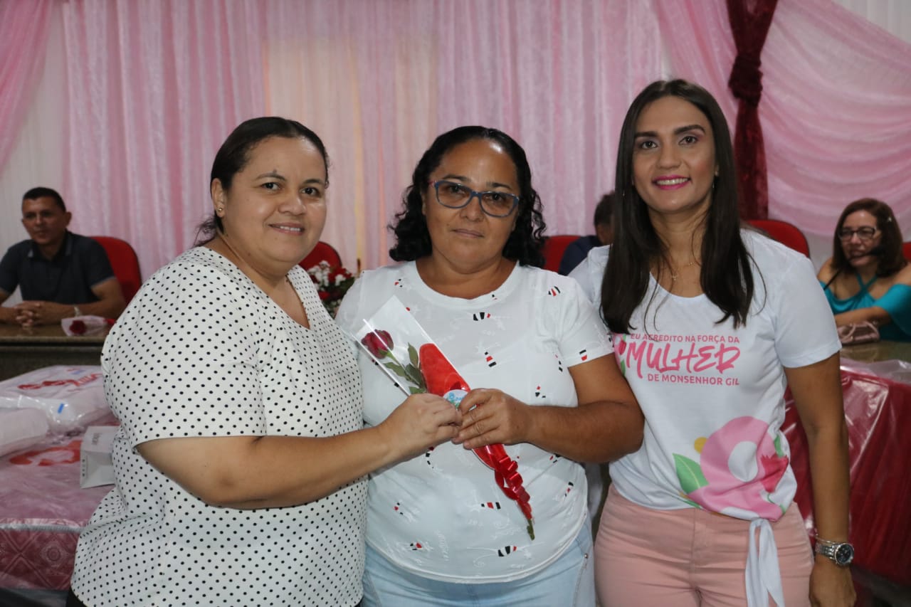 Mulheres de Monsenhor Gil ganham big festa em seu dia - Imagem 9