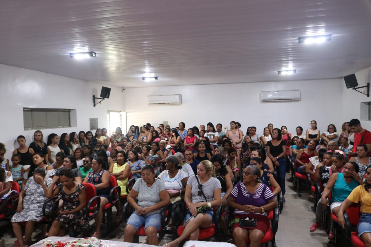 Mulheres de Monsenhor Gil ganham big festa em seu dia - Imagem 10