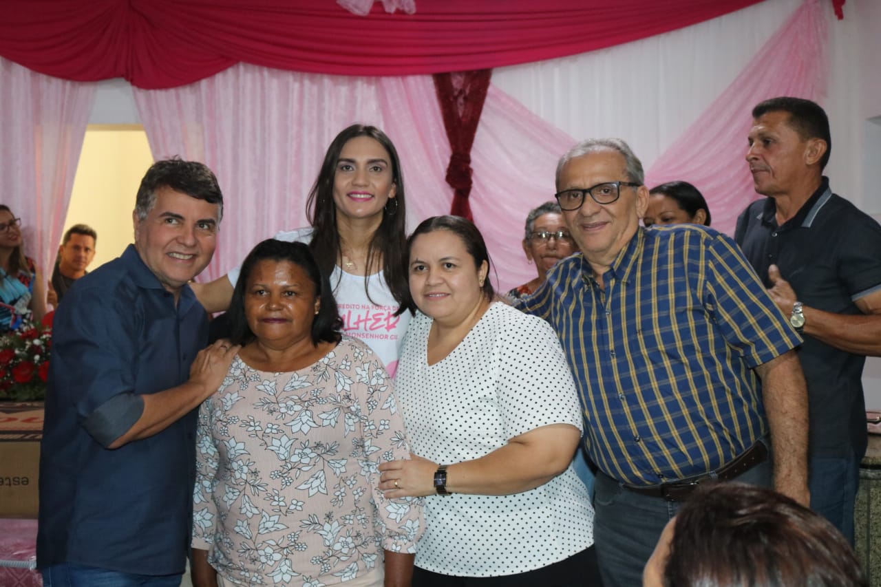 Mulheres de Monsenhor Gil ganham big festa em seu dia - Imagem 29