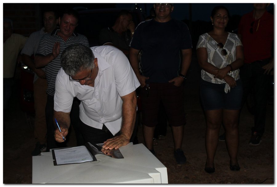 Prefeito Silva Júnior assina ordens de serviço para realização de obras  - Imagem 17