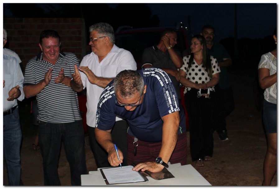 Prefeito Silva Júnior assina ordens de serviço para realização de obras  - Imagem 18