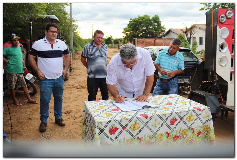 Prefeito Silva Júnior assina ordens de serviço para realização de obras  - Imagem 6
