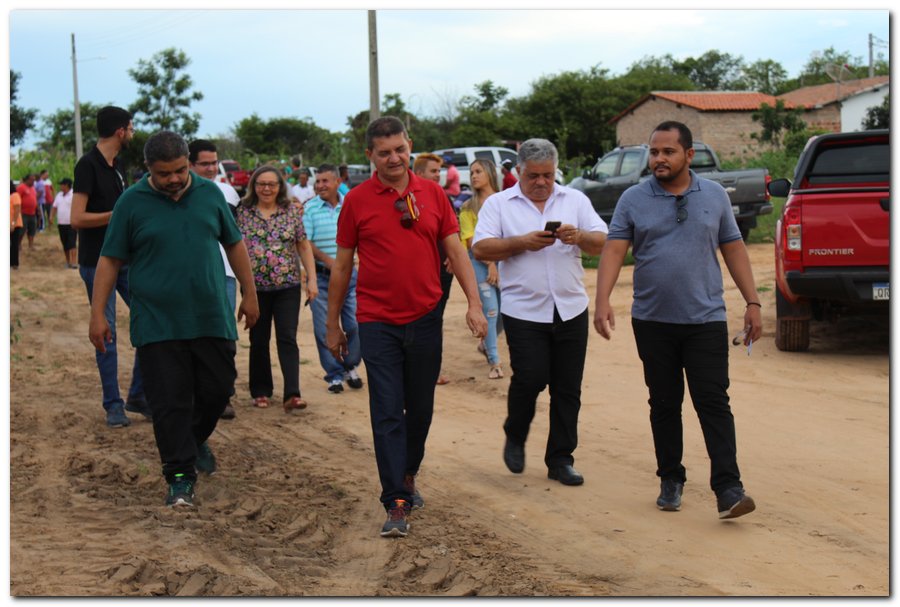 Prefeito Silva Júnior assina ordens de serviço para realização de obras  - Imagem 9