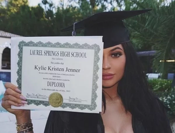 Veja celebridades que se formaram depois da fama e você não sabia - imagem 18882