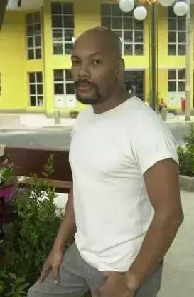 Veja os famosos que caíram no anonimato e agora têm empregos "normais" - imagem 18940