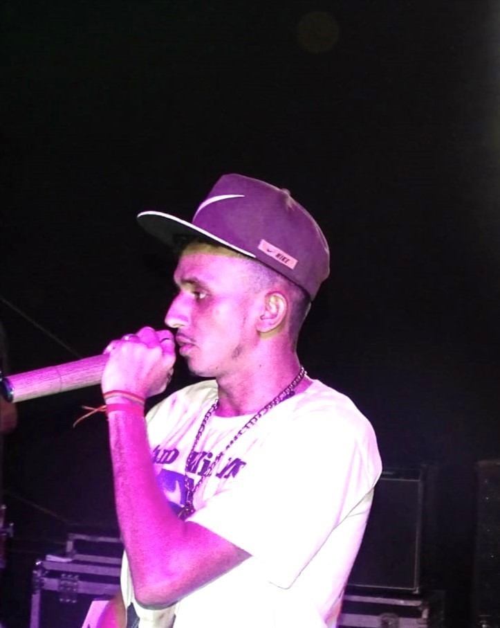 Em meio a crise da pandemia o cantor e compositor o Rapper Mano Will Mc da cidade de Sigefredo Pacheco no Piauí leva uma mensagem de paz e amor através das lives nas suas redes sociais