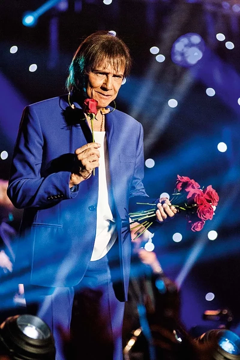 Piano e 10 músicas: saiba detalhes do show em live de Roberto Carlos - imagem 19124