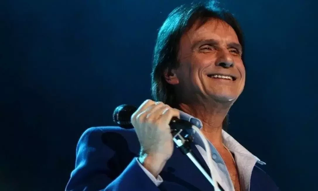 Piano e 10 músicas: saiba detalhes do show em live de Roberto Carlos - imagem 19123