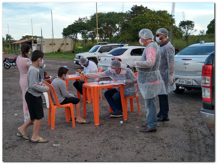 Mais um ônibus foi abordado pela equipe da saúde na tarde dessa segunda-feira (20) - Imagem 5