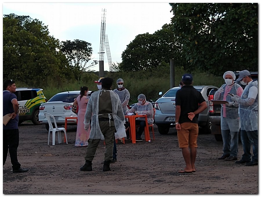 Mais um ônibus foi abordado pela equipe da saúde na tarde dessa segunda-feira (20) - Imagem 6
