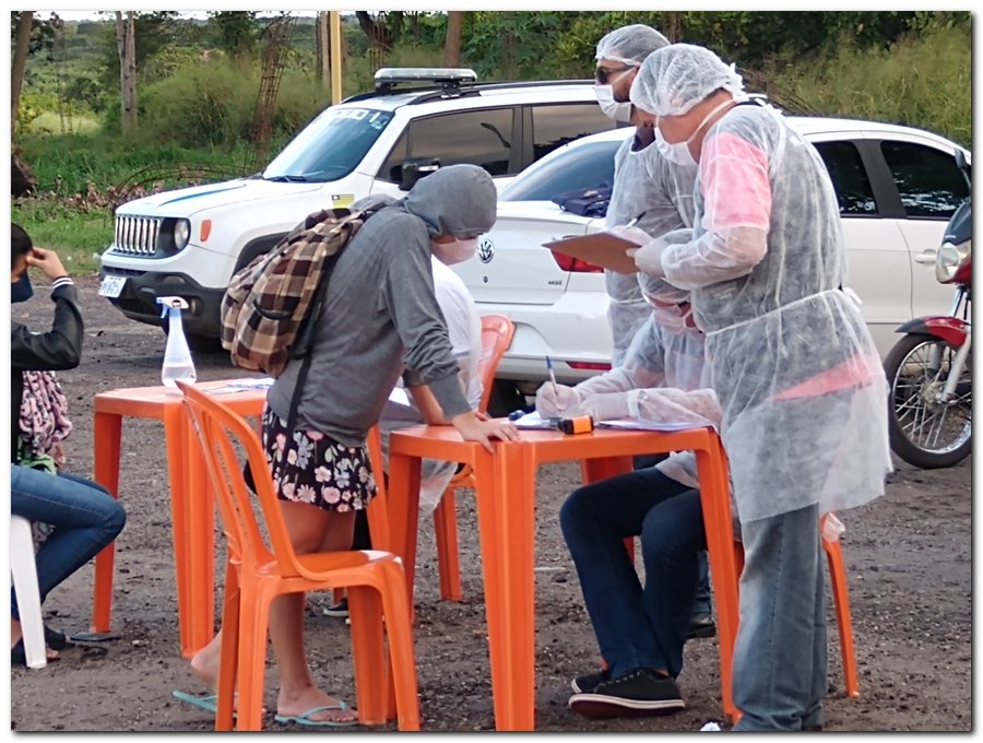 Mais um ônibus foi abordado pela equipe da saúde na tarde dessa segunda-feira (20) - Imagem 7