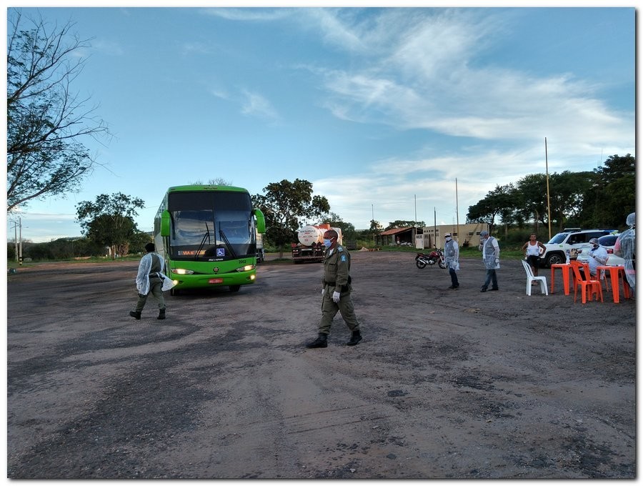 Mais um ônibus foi abordado pela equipe da saúde na tarde dessa segunda-feira (20)