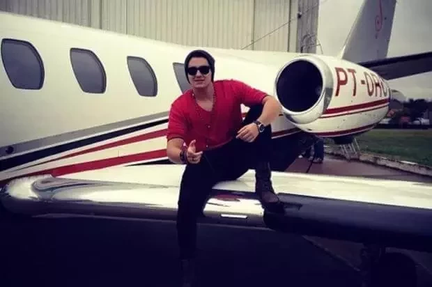 Conheça os famosos que levam uma vida inacreditável de ostentação - imagem 19372