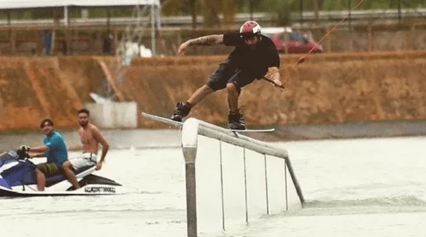 Conheça os famosos que levam uma vida inacreditável de ostentação - imagem 19371