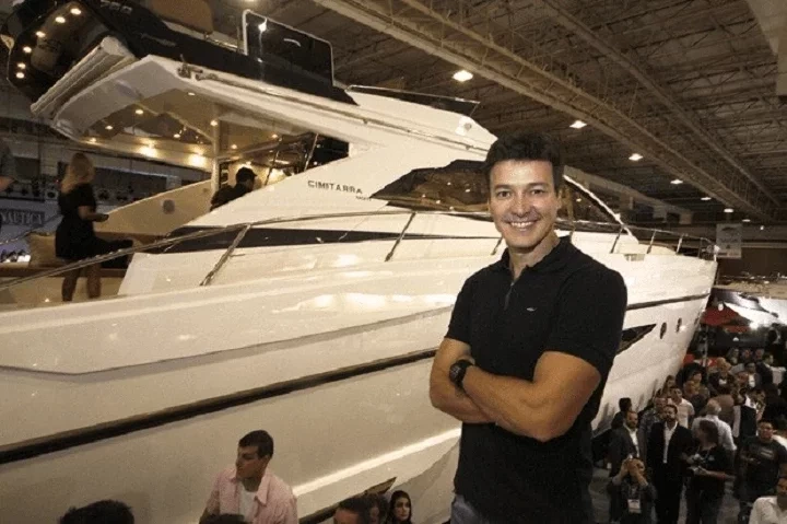 Conheça os famosos que levam uma vida inacreditável de ostentação - imagem 19368